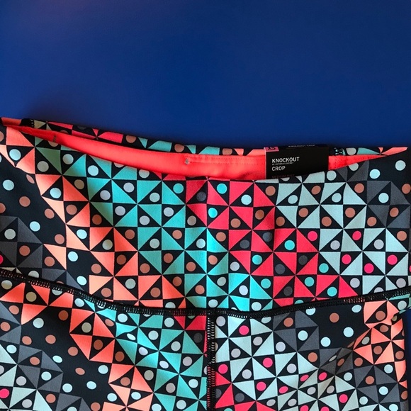 NWT Victoria’s Secret Knockout Sport Crop Pants - Picture 5 of 7